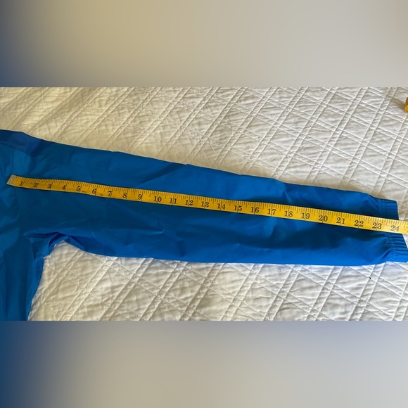 Men’s small (or women’s medium) Puma water repellent jacket. NWT - Picture 7 of 7